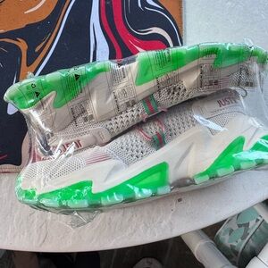 IZ Gray and Green Athletic Shoes with Modern Design